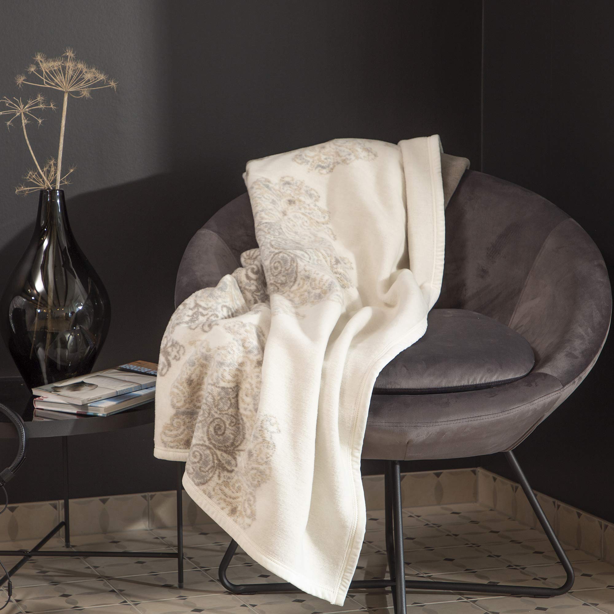 Ibena Bagheria Kuscheldecke 150x200 cm Wollweiß Grau Ornament