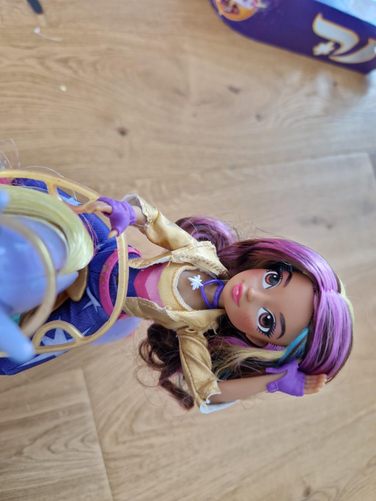 Unicorn Academy Sophia Ankleidepuppe 24 cm mit Zubehör