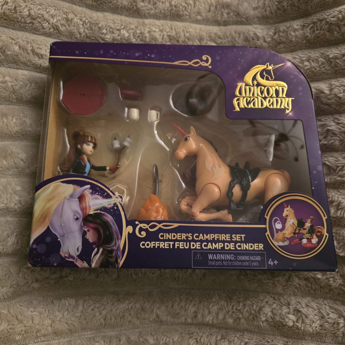 Unicorn Academy Lagerfeuer-Set Valentina Cinder Puppe Einhorn