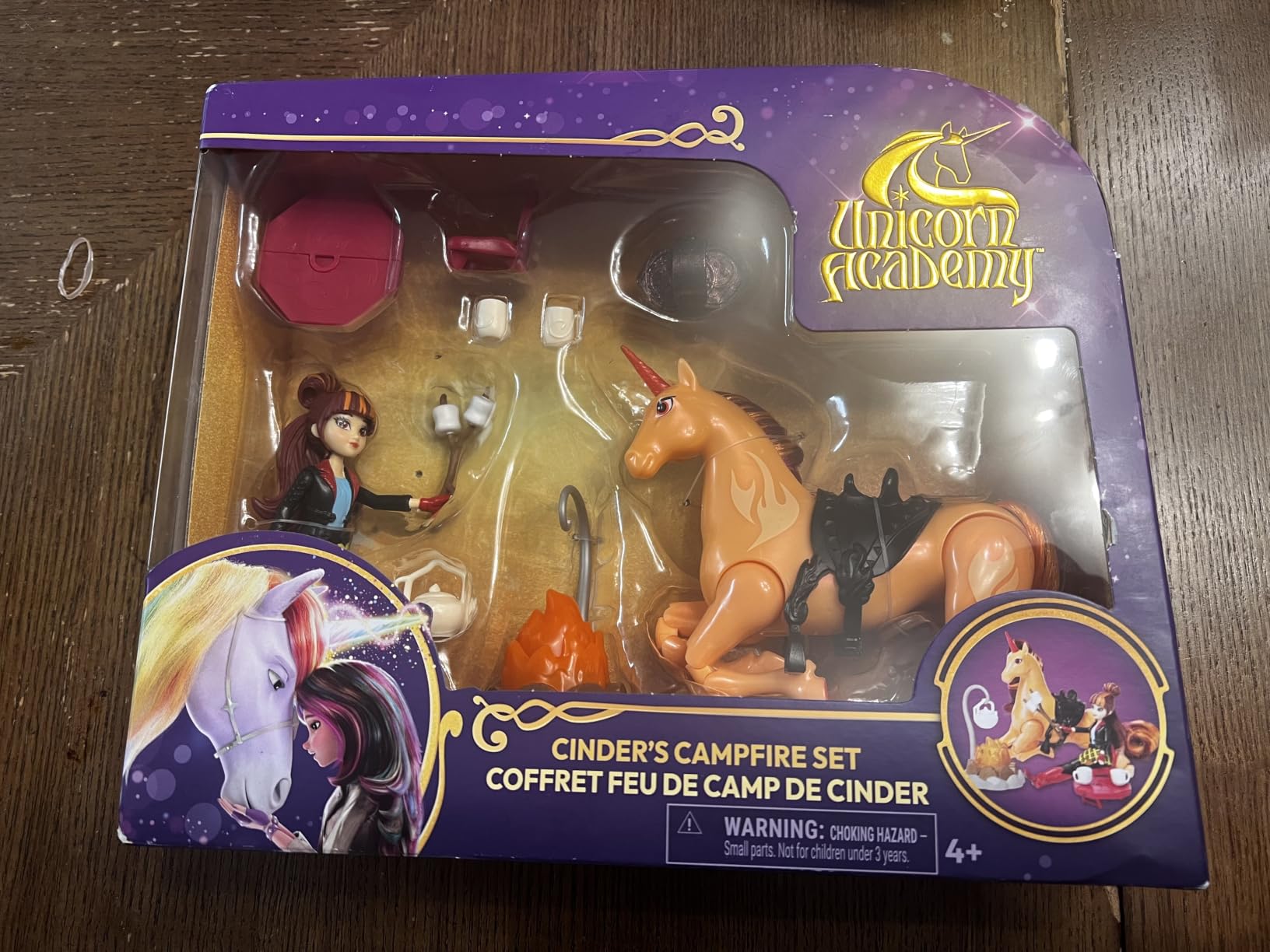 Unicorn Academy Lagerfeuer-Set Valentina Cinder Puppe Einhorn