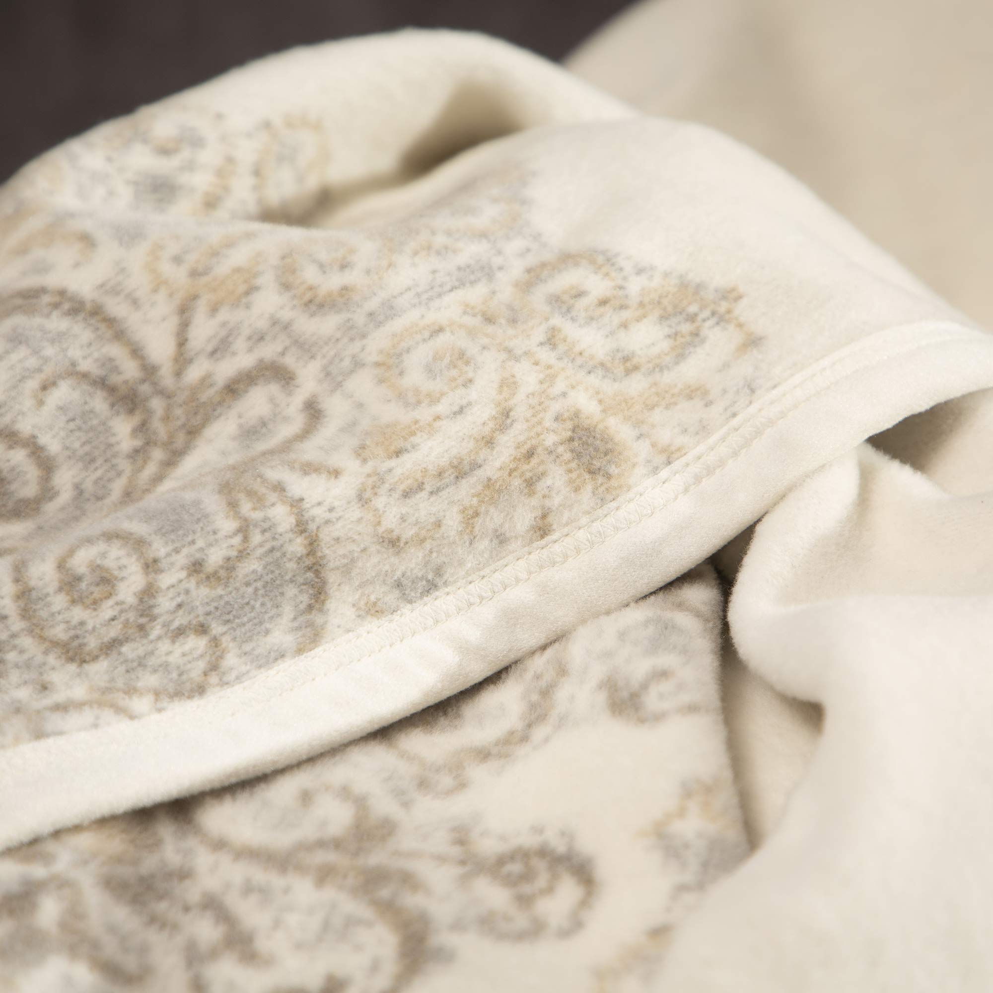 Ibena Bagheria Kuscheldecke 150x200 cm Wollweiß Grau Ornament