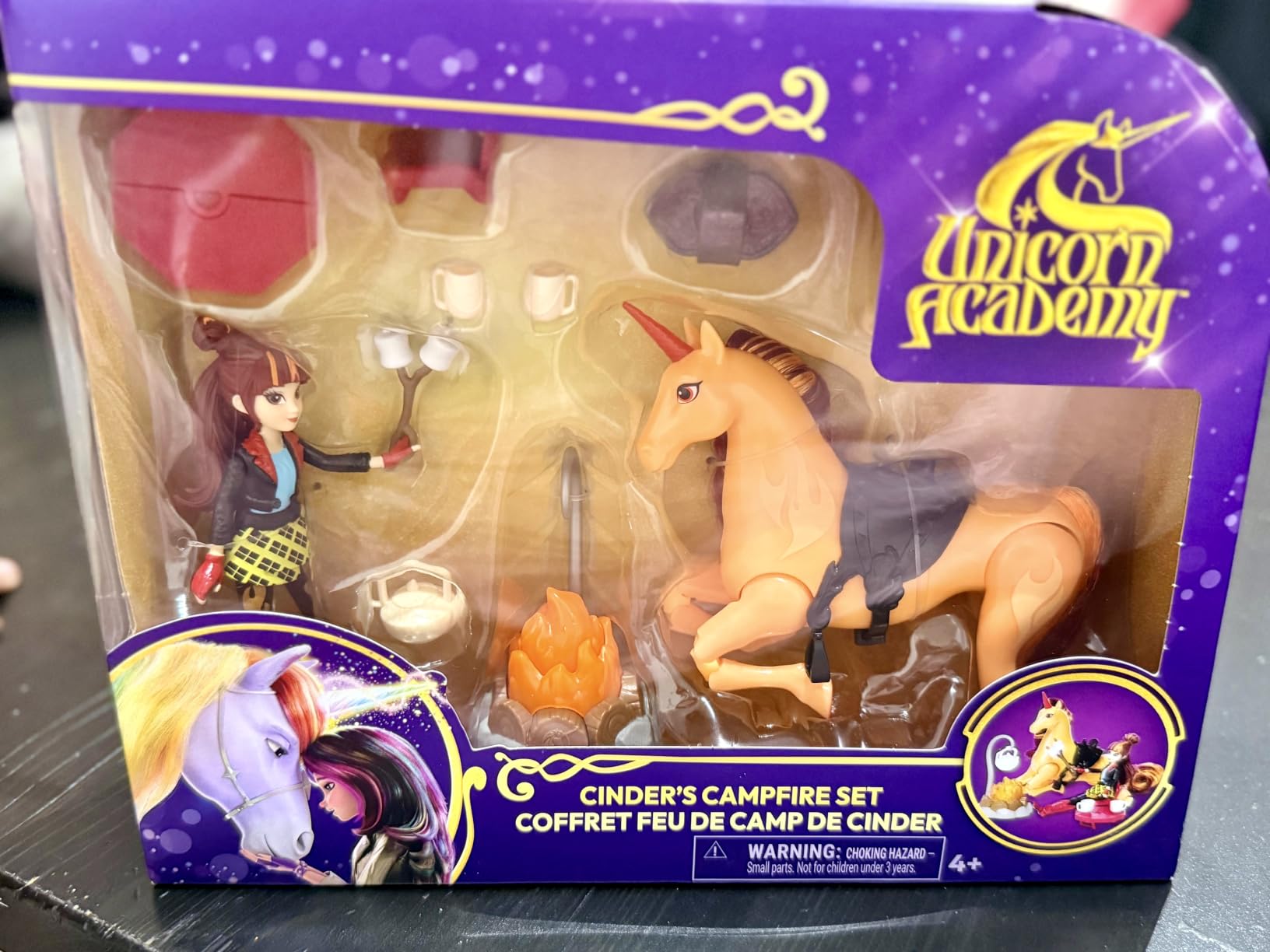 Unicorn Academy Lagerfeuer-Set Valentina Cinder Puppe Einhorn